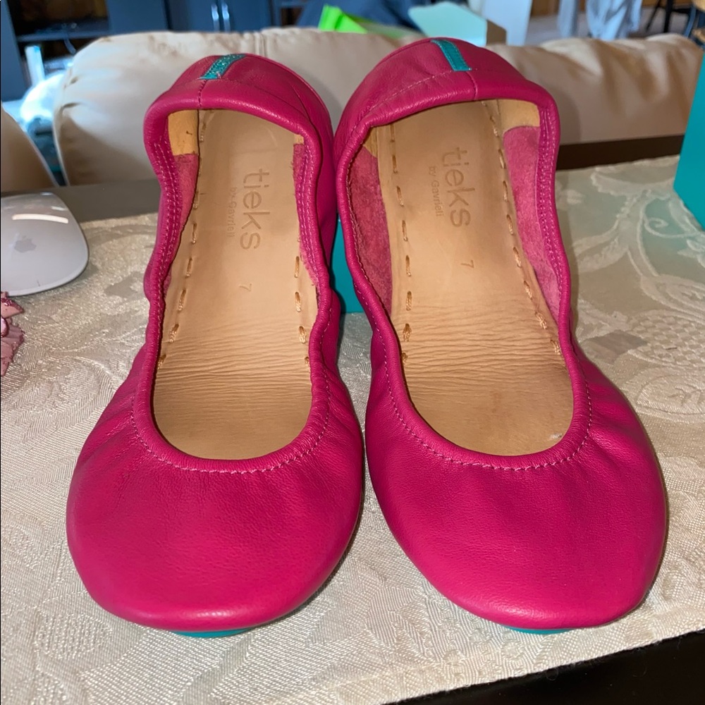 Tieks, Fuchsia Flats, Size 7